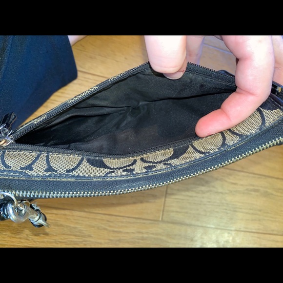 Coach Wristlet - Picture 3 of 4